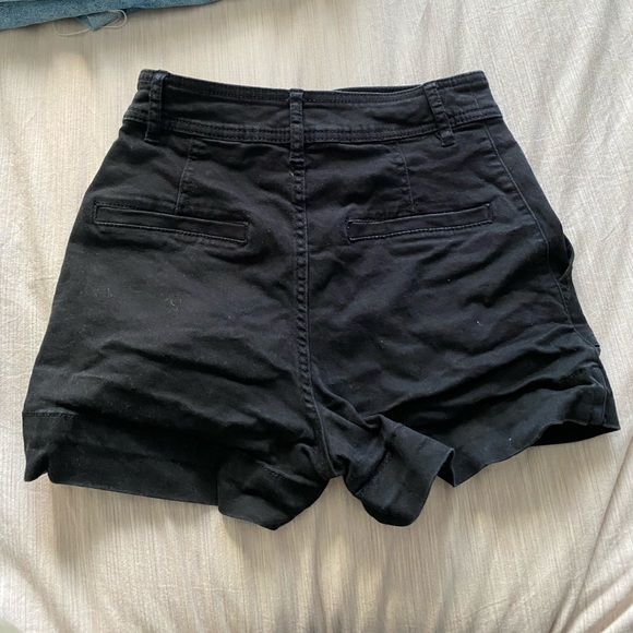 H&M Black Shorts - Picture 1 of 3